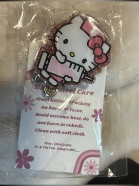 Hello Kitty Pink Glitter Badge Reel Holder